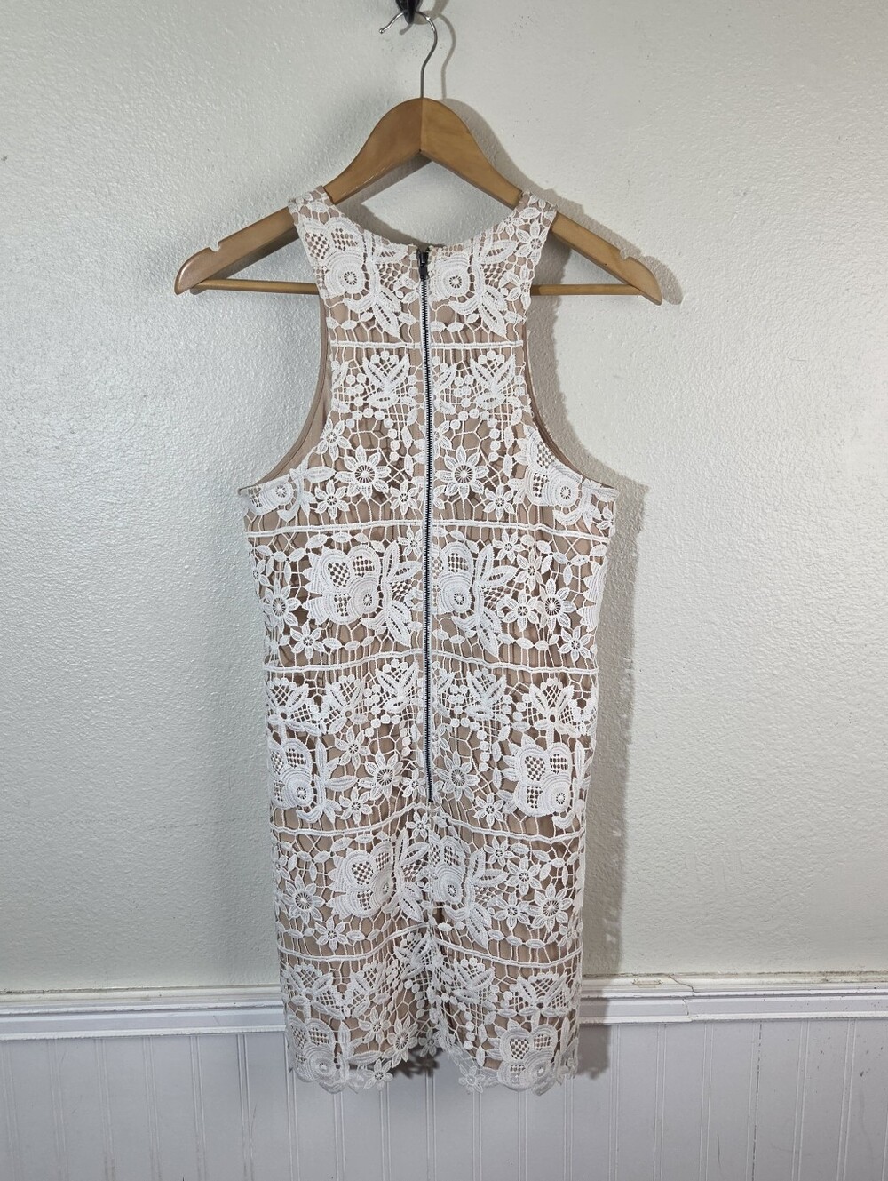 Lovers + Friends White Floral Crochet Lace Mini Dress S Sleeveless Back Zip Boho - Picture 3 of 8
